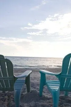 Rolling Waves Beach Cottages 3*