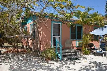 Rolling Waves Beach Cottages 3*
