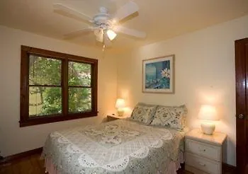 Rolling Waves Beach Cottages 酒店 3*