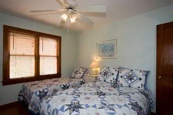 Rolling Waves Beach Cottages 酒店