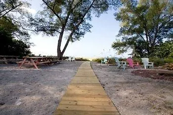 Rolling Waves Beach Cottages 3*