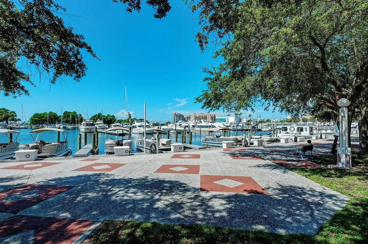 Cedars House-pet Friendly-2 Minute To The Apartment Longboat Key