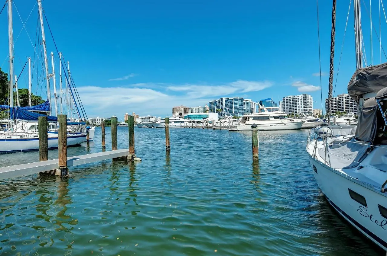 Cedars House-pet Friendly-2 Minute To The Apartment Longboat Key