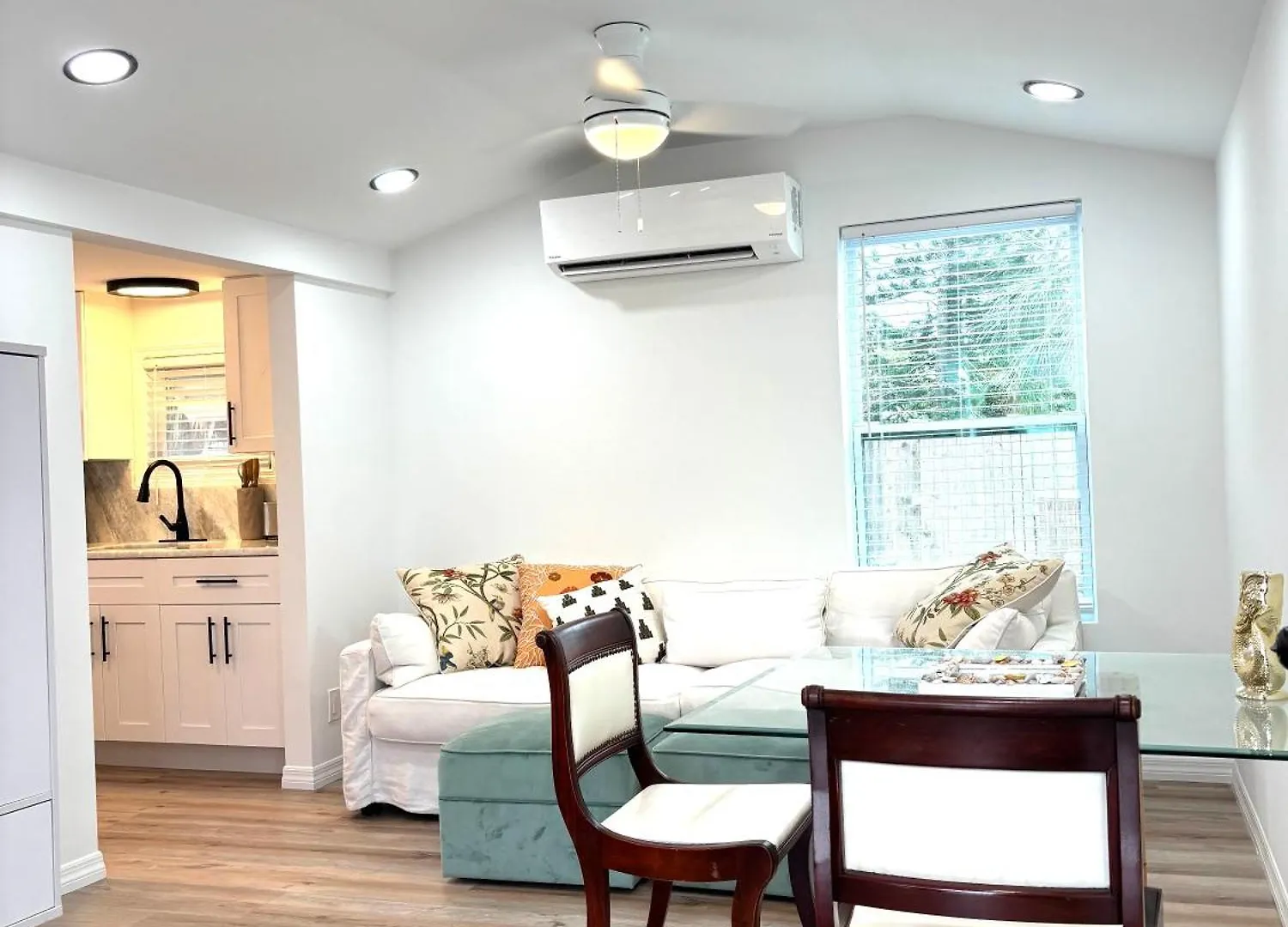 ***bermuda-esque Island Cottage! Steps To Sand!*** Holiday home *