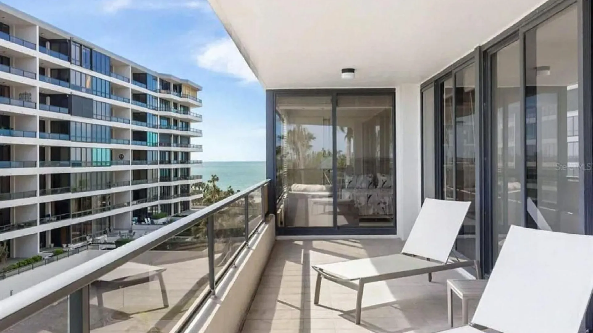 Beachfront With Beautiful Views On Apartment *